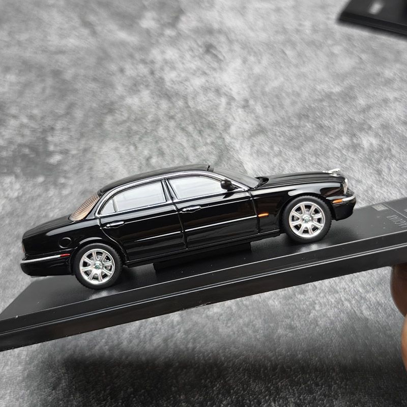 AR BOX Diecast 1:64 Scale XJ6  - đánh giá và giá Die Cast Car 1 64